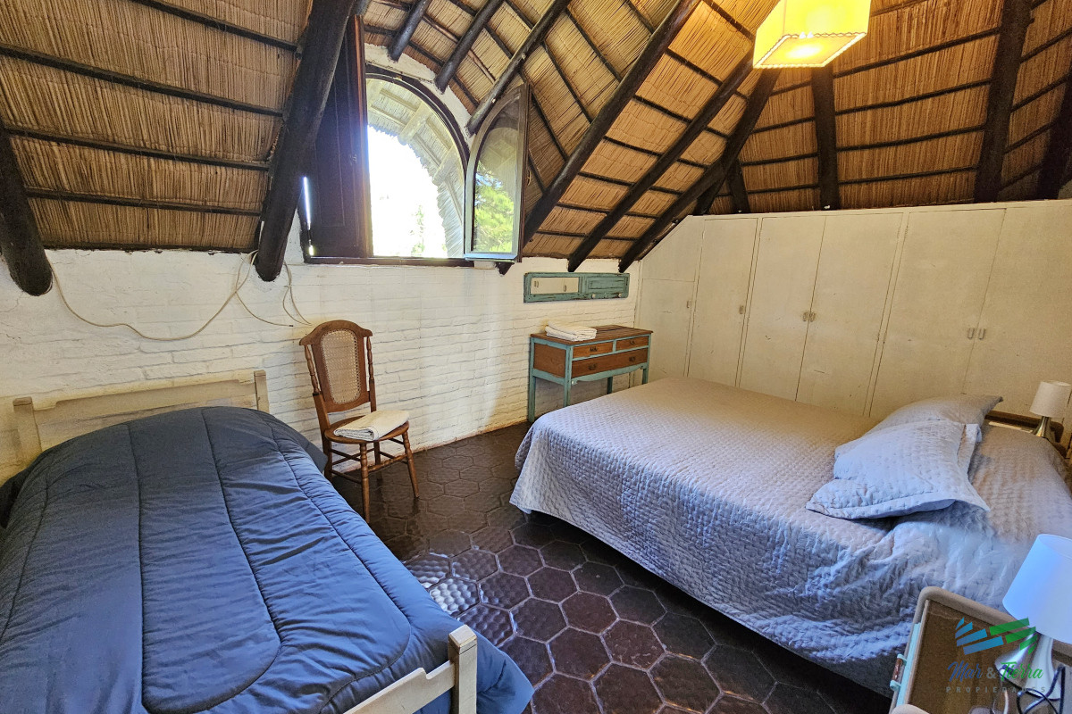 Casa ID.1856 - En venta casa 5 con piscina, a 1 cuadra de la playa mansa, Pintares, Punta del Este