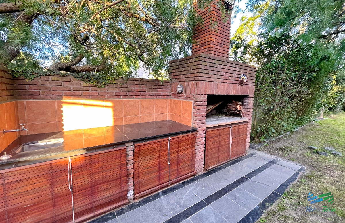 Casa ID.1902 - Vendo casa 5 dormitorios cerca de playa mansa, Punta del Este