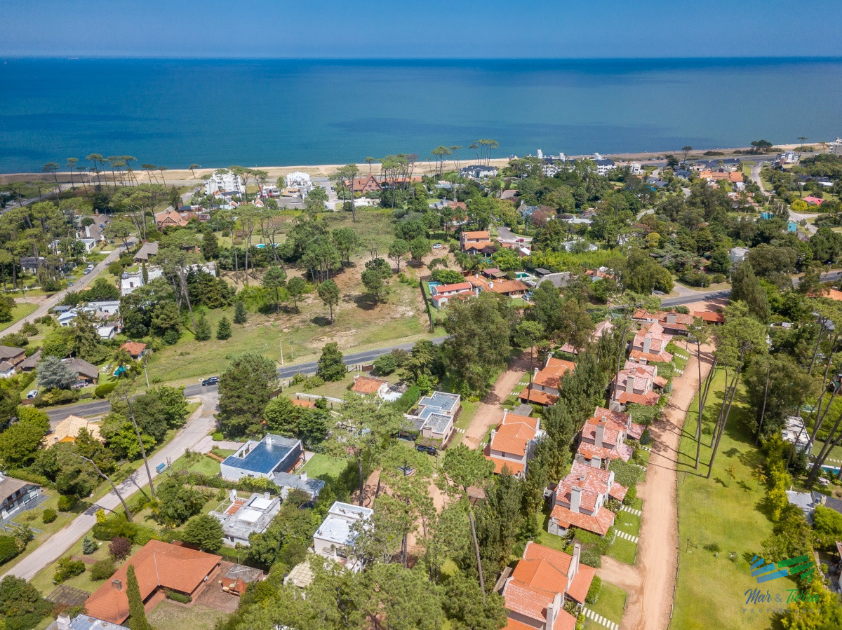 Casa ID.2628 - Vendo casa en barrio privado con todos los servicios, Punta del Este.