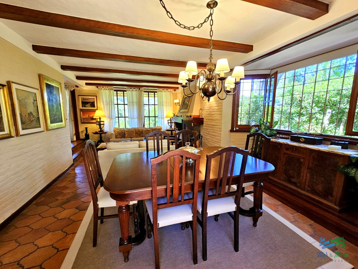 Casa ID.1809 - En venta casa de 3 dormitorios con piscina en excelente estado