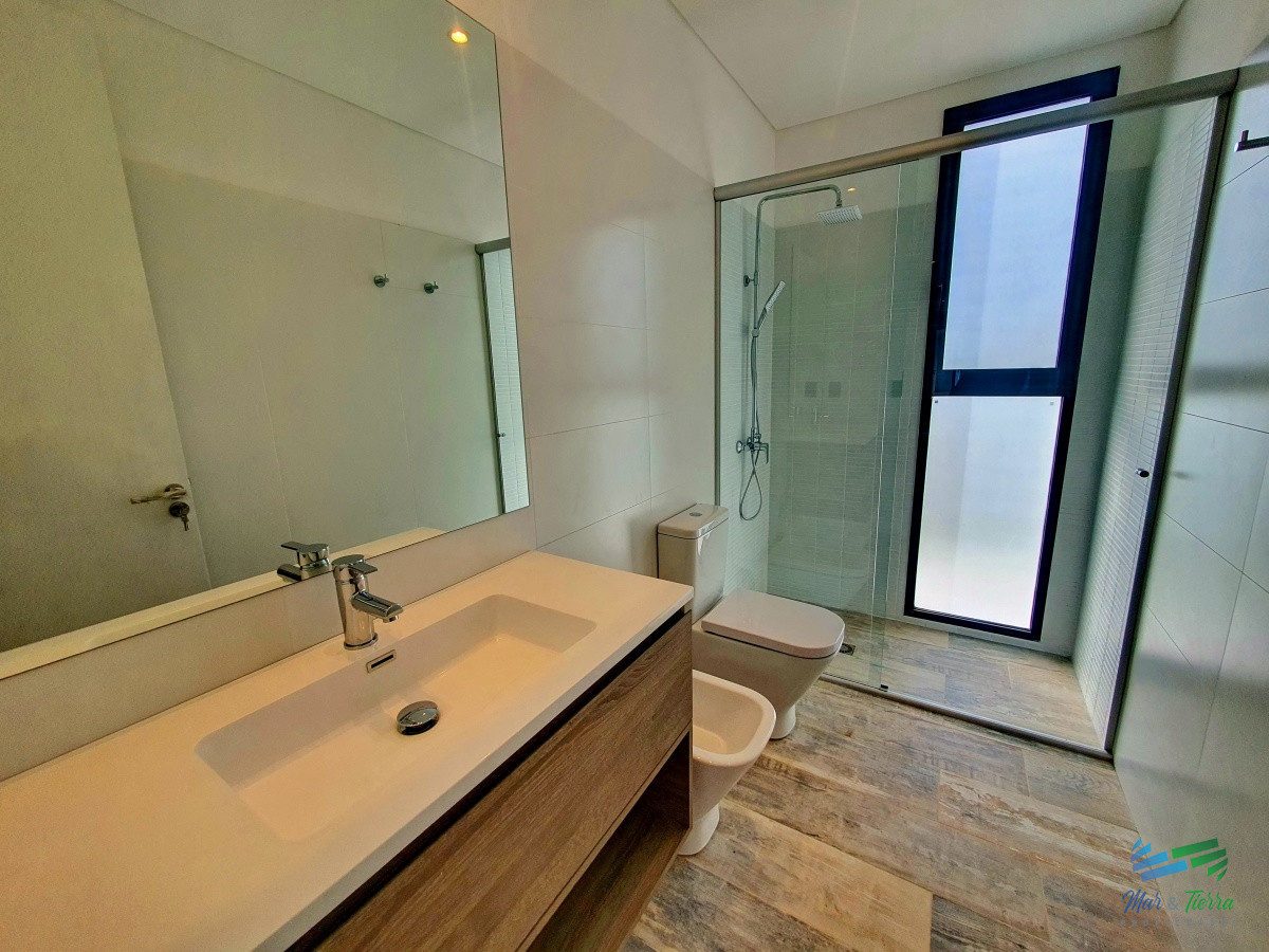 Casa ID.4341 - Vendo casa a estrenar, 3 dormitorios en suite, piscina, en barrio privado Laguna de los Cisnes, Laguna del Sauce, Punta del Este