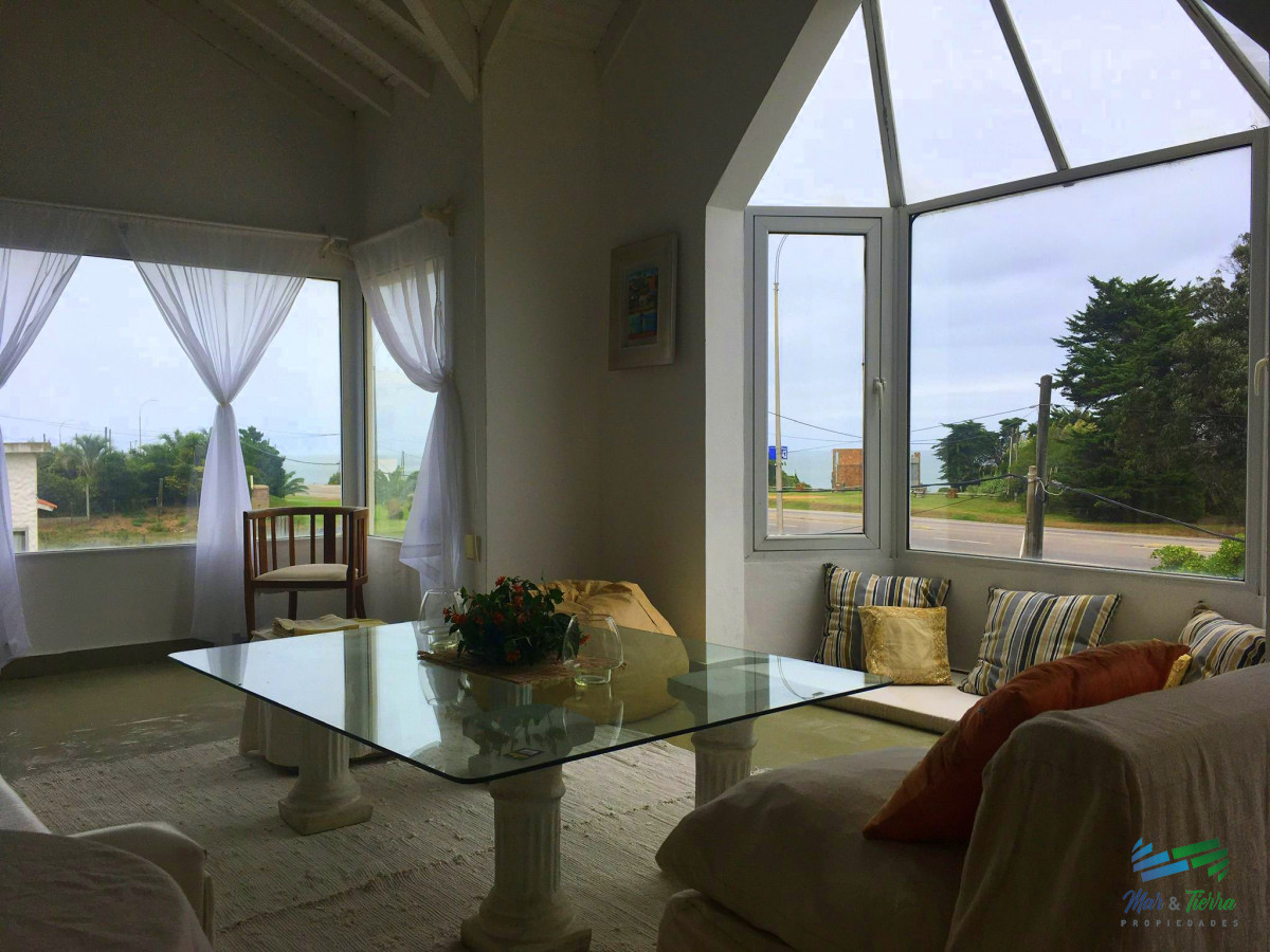 Casa ID.1755 - VENTA de casa en playa mansa,  casa en zona de Pinares, con vista al mar de 3 dormitorios