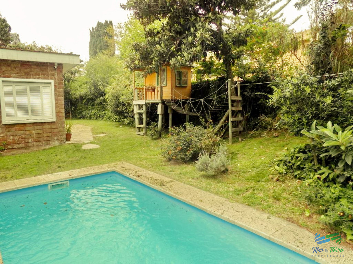 Casa ID.4447 - CASA CON PISCINA, 4 DORMITORIOS, MANSA, PUNTA DEL ESTE 
