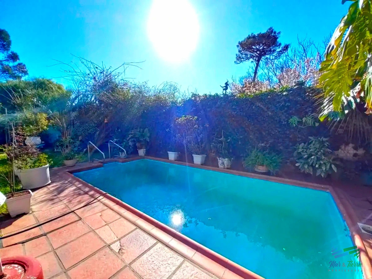Casa ID.4464 - Casa de 6 dormitorios con piscina en venta en Pinares, Punta del Este.