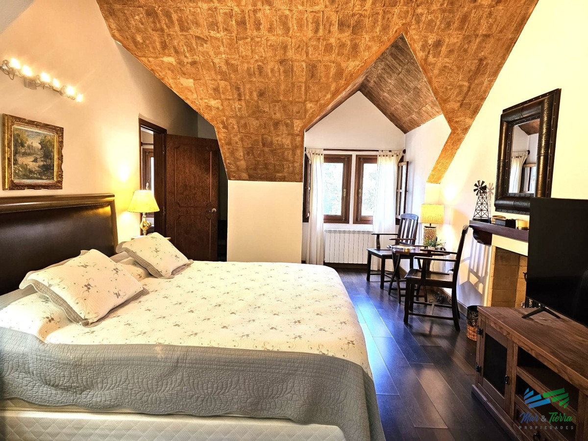 Casa ID.1809 - En venta casa de 3 dormitorios con piscina en excelente estado