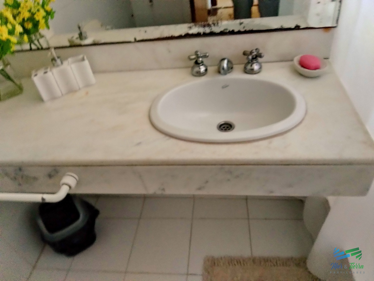 Casa ID.1685 - Vendo casa de 5 dormitorios con piscina climatizada en playa mansa, Punta del Este