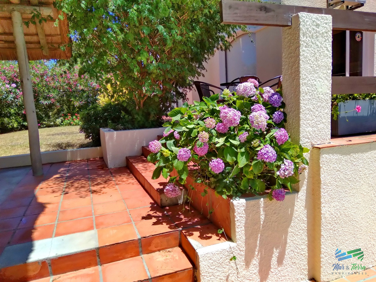 Casa ID.1685 - Vendo casa de 5 dormitorios con piscina climatizada en playa mansa, Punta del Este