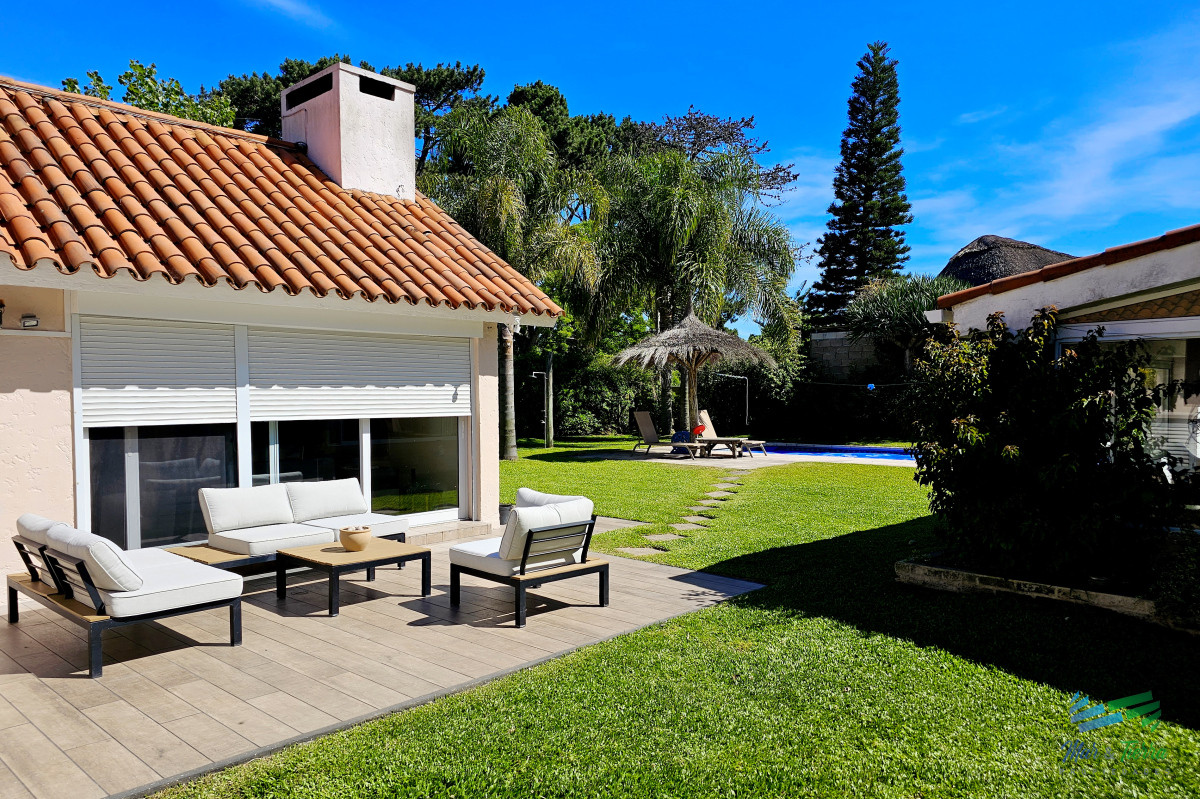 Casa ID.4922 - Casa en alquiler de temporada 2026, 4 dormitorios, con piscina climatizada, barbacoa, Punta del este!