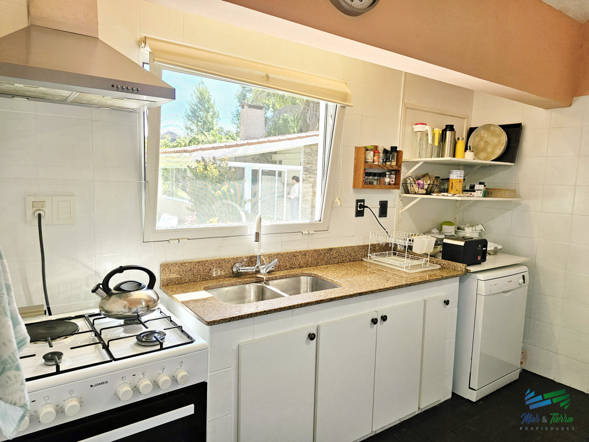 Casa ID.4922 - Casa en alquiler de temporada 2026, 4 dormitorios, con piscina climatizada, barbacoa, Punta del este!