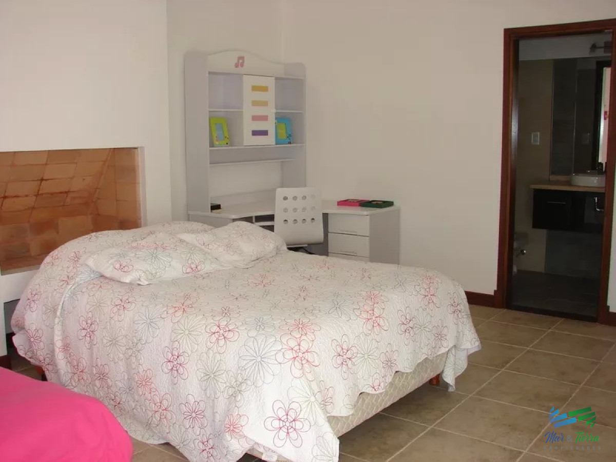Casa ID.2590 - En alquiler casa 5 dormitorios con piscina en Rincon del Indio, playa brava, Punta del Este.