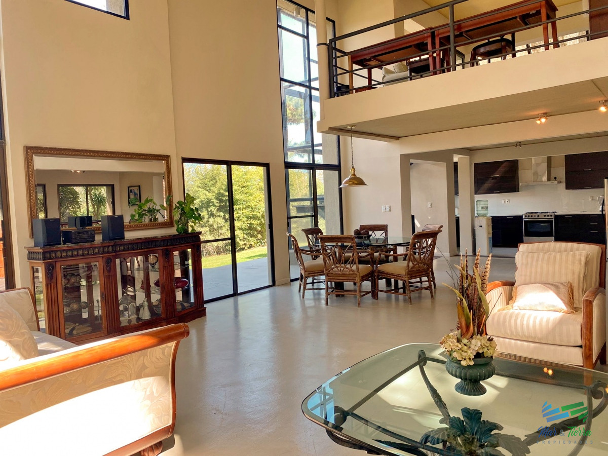 Casa ID.1549 - Gran casa de 5 dormitorios en alquiler en brava, Punta del Este.
