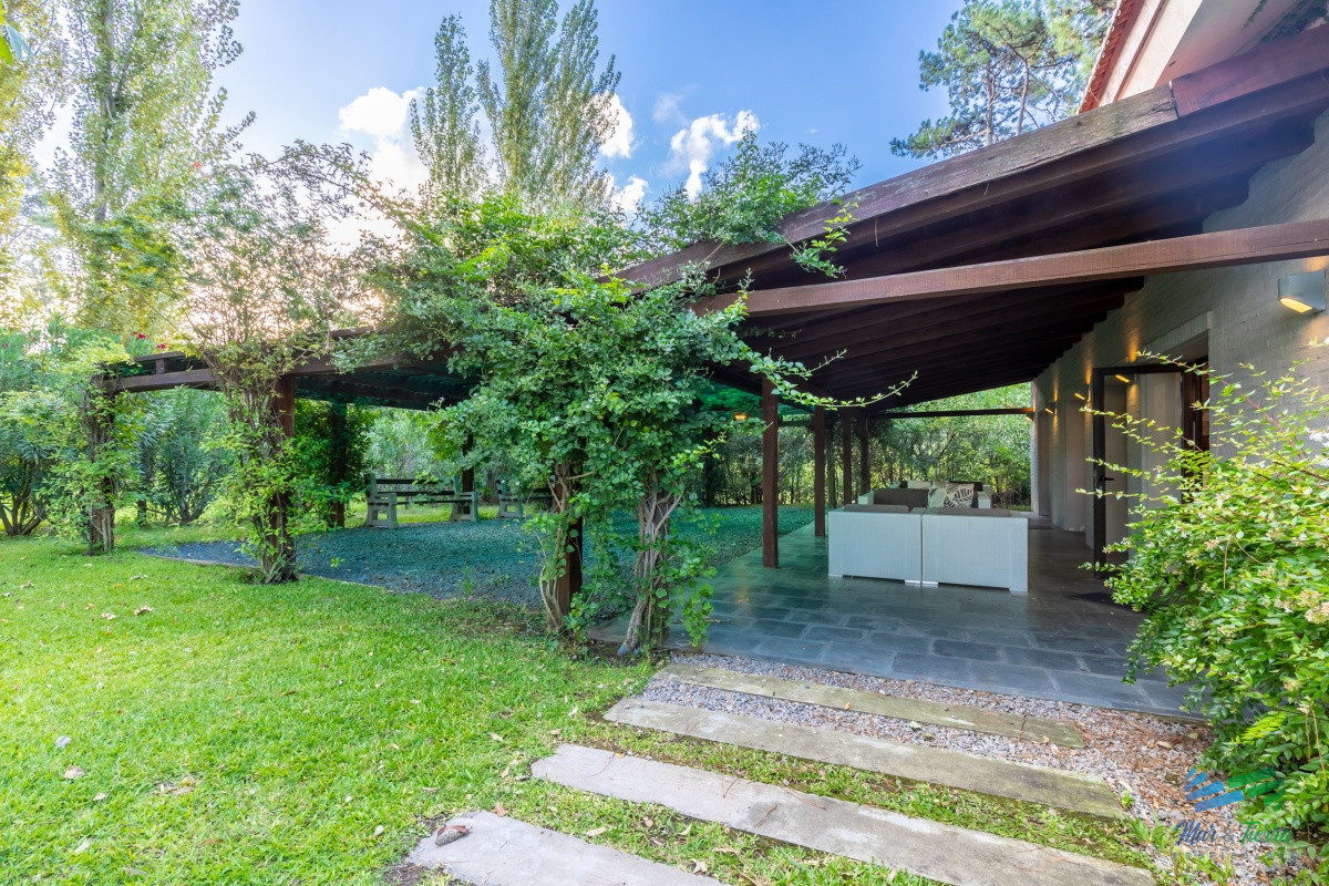 Casa ID.2628 - Vendo casa en barrio privado con todos los servicios, Punta del Este.
