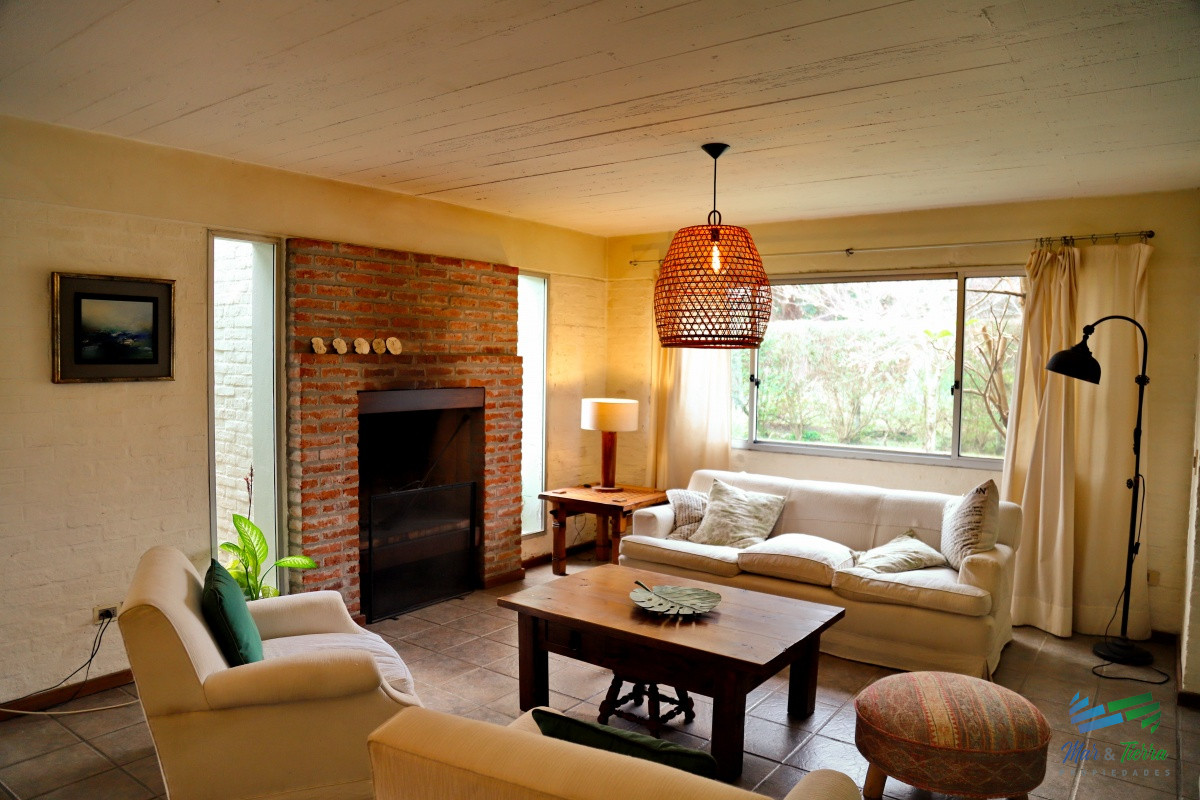 Casa ID.1741 - Vendo casa 4 dormitorios, con piscina en Pinares, Punta del Este