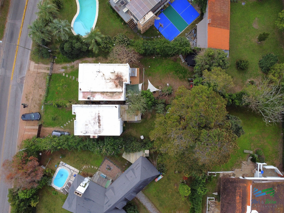 Casa ID.4372 - Venta de casa en Barrio Pinares a 250mts de la playa Mansa - Punta del Este