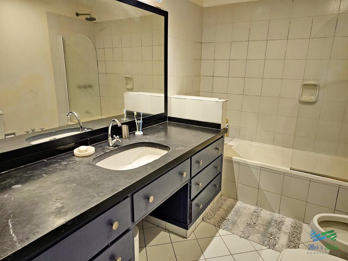 Casa ID.4800 - CASA EN ALQUILER, 4 DORMITORIOS Y PISCINA CLIMATIZADA, ZONA COLEGIOS, PUNTA DEL ESTE 