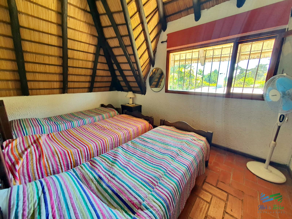 Casa ID.4817 - CASA CON GRAN PATIO, PISICNA, TRES DORMITORIOS DISPONIBLE TEMPORADA 2026 