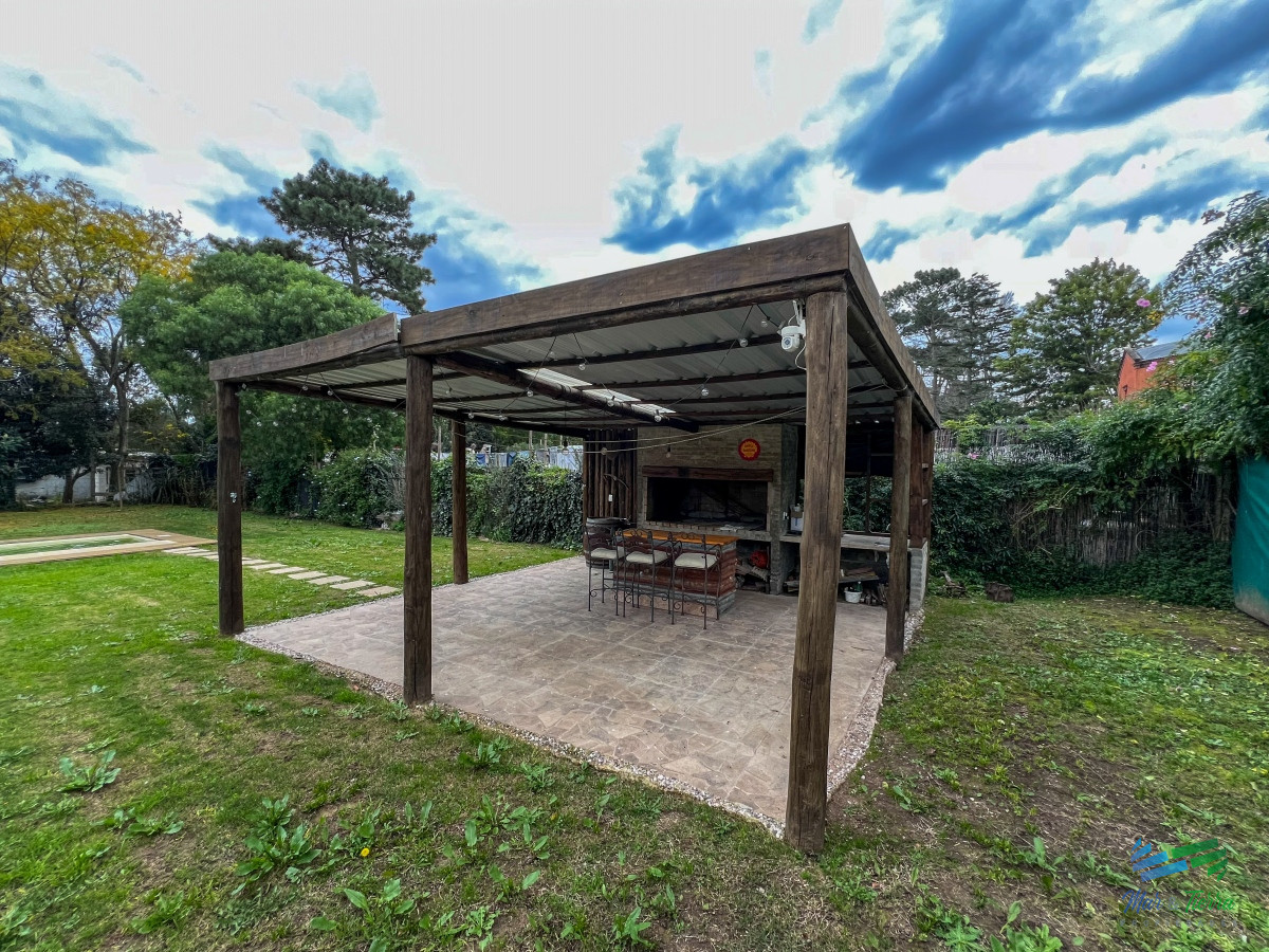 Casa ID.5152 - Cómoda casa, muy bien ubicada, ideal para vivir todo el año, zona de colegios