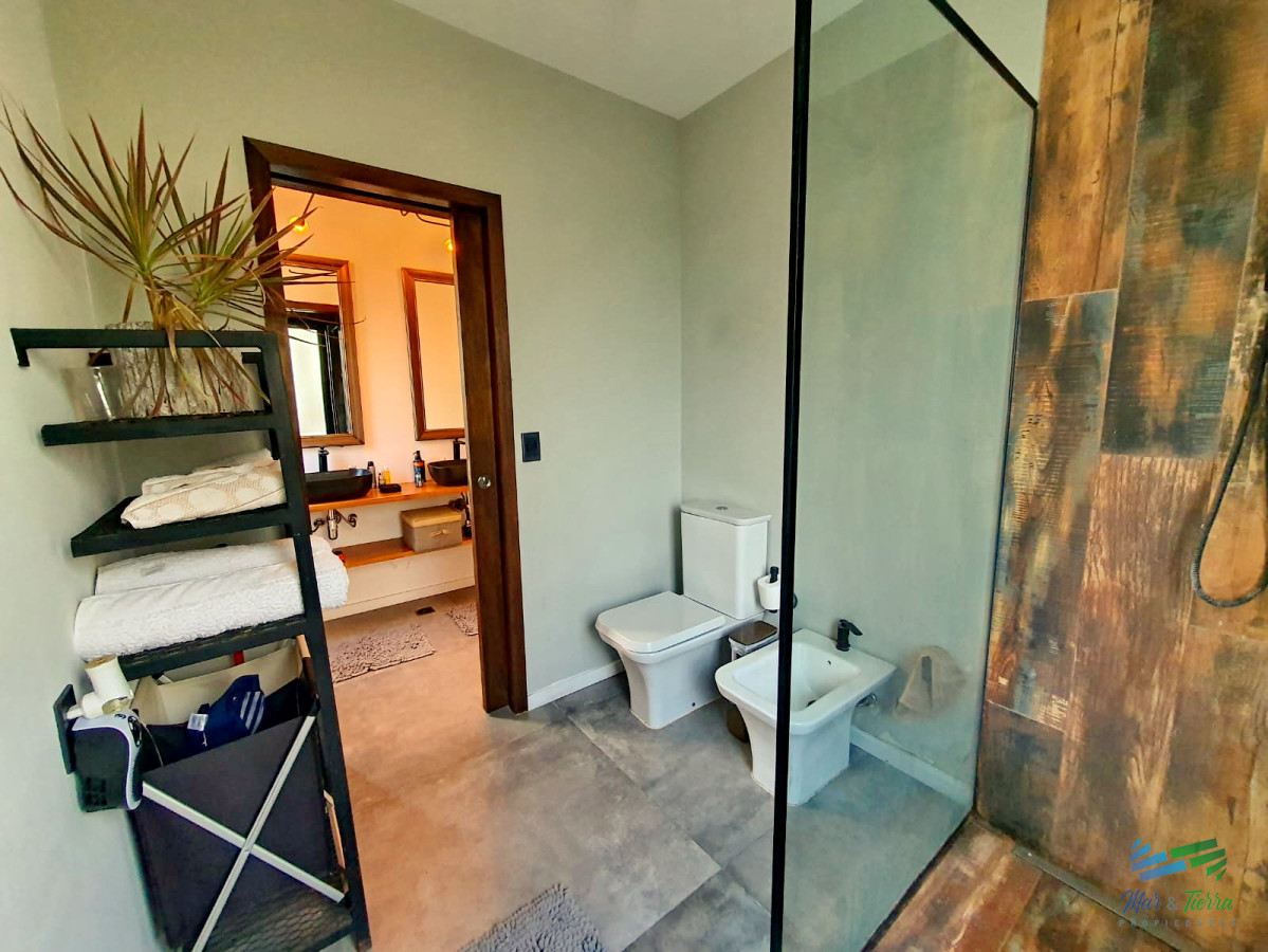 Casa ID.4698 - CASA EN VENTA, 3 DORMITORIOS, PISCINA EN BEVERLY HILLS 
