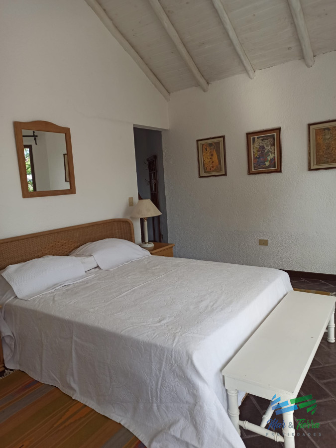 Casa ID.5077 - Buena Oportunidad en El Chorro-Manantiales-R.104 a 5 cuadras de la playa.