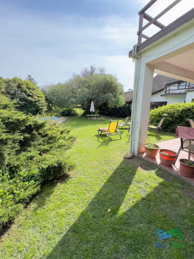 Casa ID.4947 - En venta cabaña con gran terreno, piscina y cancha de paddle en Pinares, Punta del Este