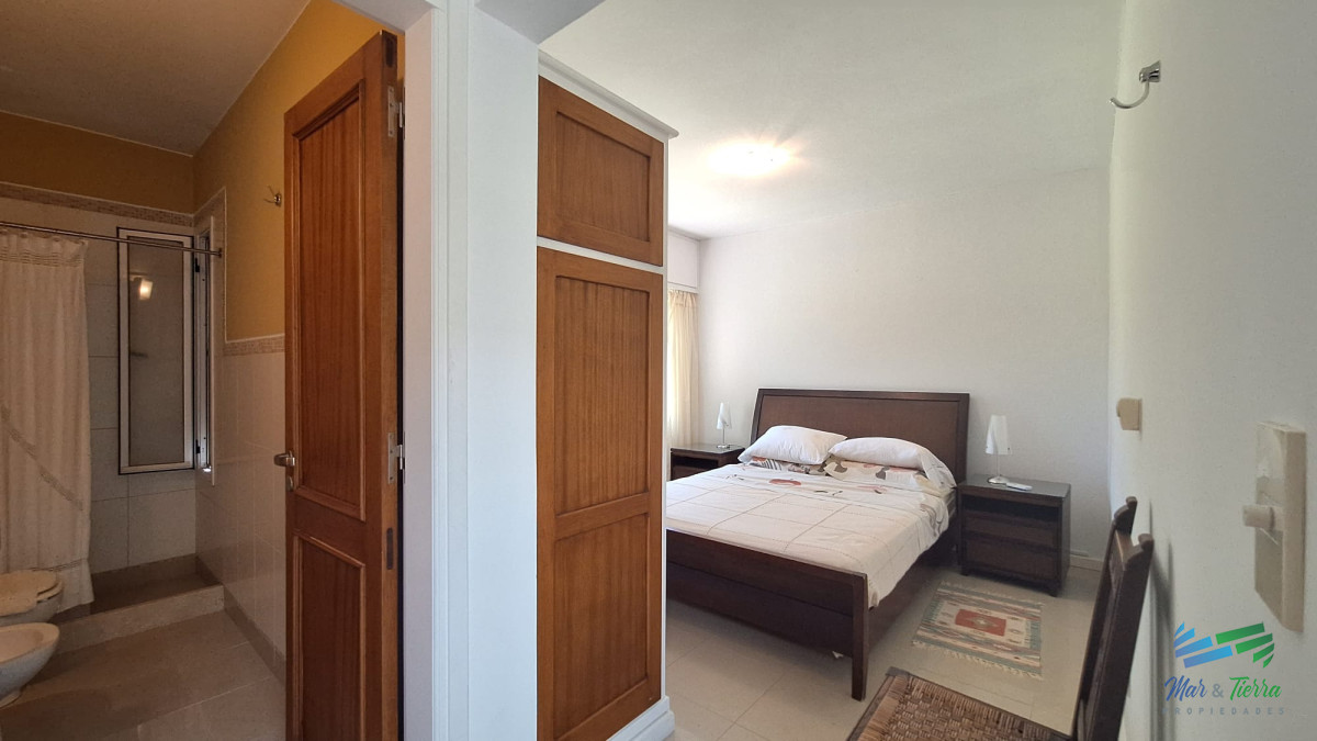 Casa ID.4493 - CHALET DISPONIBLE ALQUILER DE TEMPORADA, MODERNO DE 4 DORMITORIOS, PISCINA. PUNTA DEL ESTE