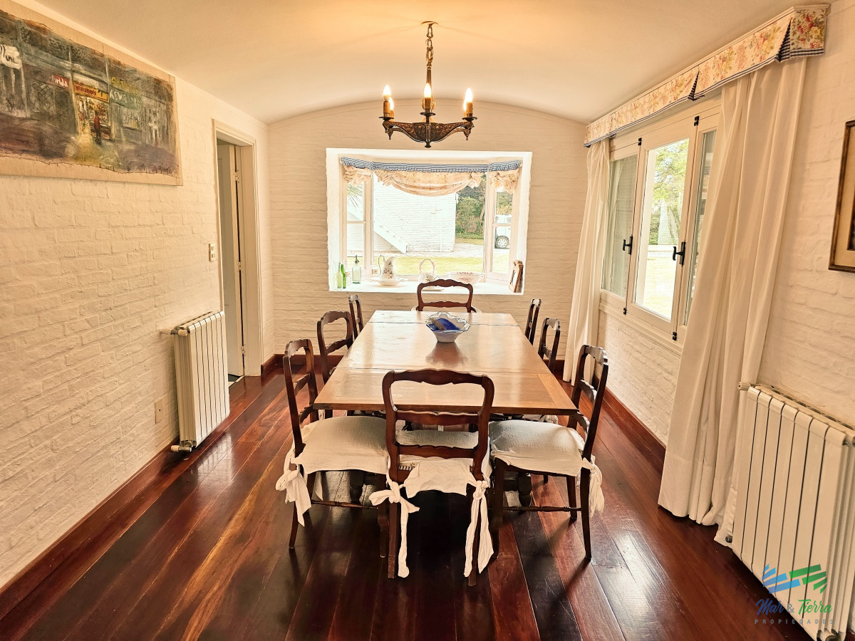Casa ID.4287 - En venta casa 6 dormitorios con gran terreno y piscina, en la brava, Punta del Este