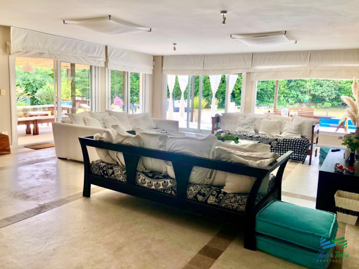 Casa ID.1640 - Espectacular residencia en una de las zonas mas cotizadas de Punta del Este, a metros del mar (Playa Brava).