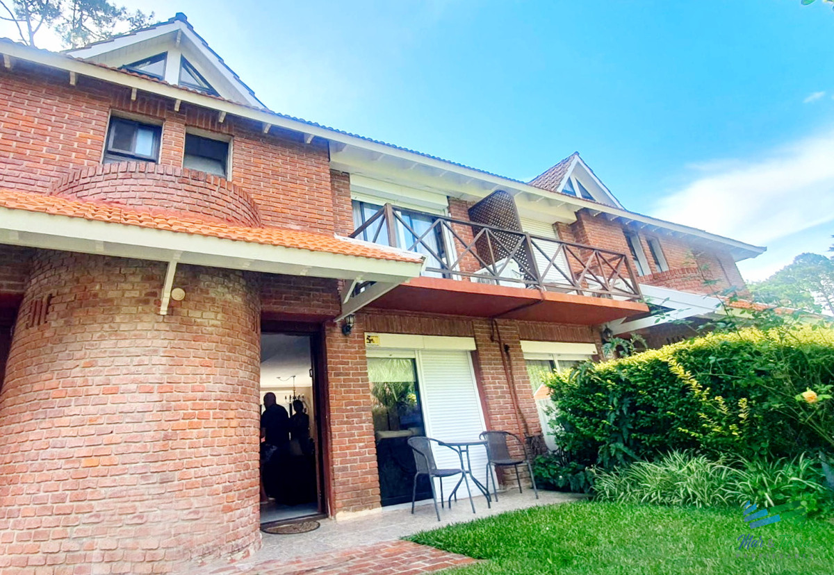 Casa ID.4508 - Venta de casa PH DUPLEX 2 dormitorioss en barrio Cantegril zona Roosevelt 