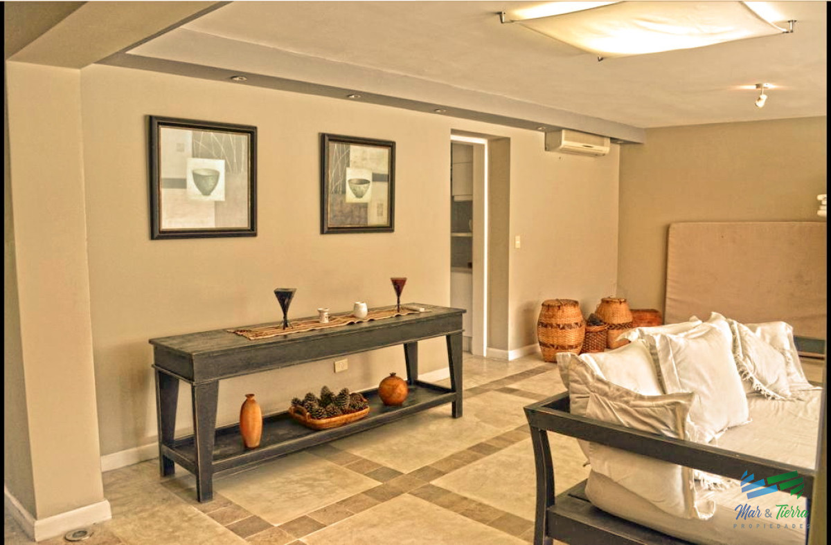 Casa ID.1640 - Espectacular residencia en una de las zonas mas cotizadas de Punta del Este, a metros del mar (Playa Brava).