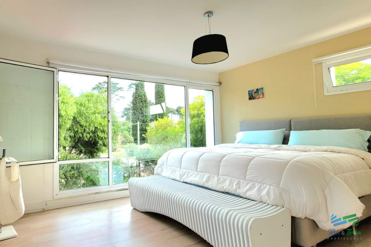 Casa ID.4696 - MODERNA CASA EN VENTA, 4 DORMITORIOS, 4 BAÑOS, MARLY