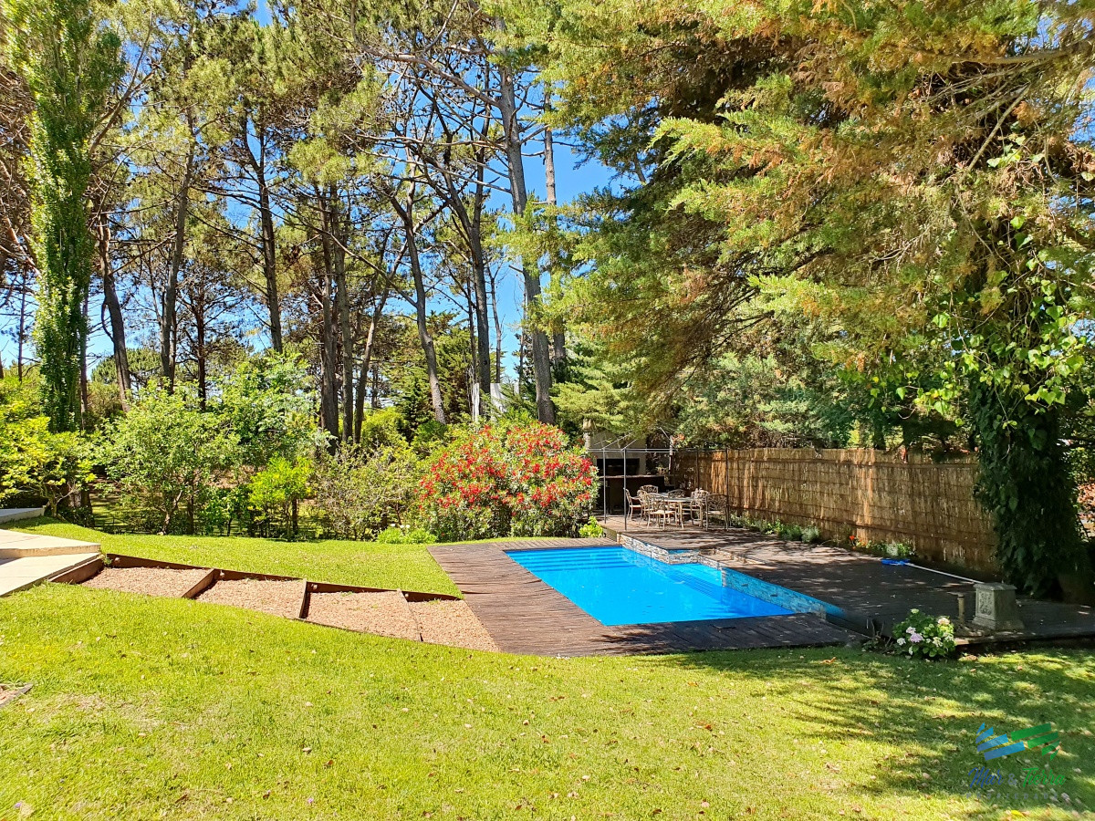 Casa ID.1549 - Gran casa de 5 dormitorios en alquiler en brava, Punta del Este.