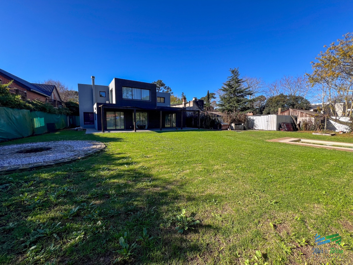 Casa ID.5152 - Cómoda casa, muy bien ubicada, ideal para vivir todo el año, zona de colegios