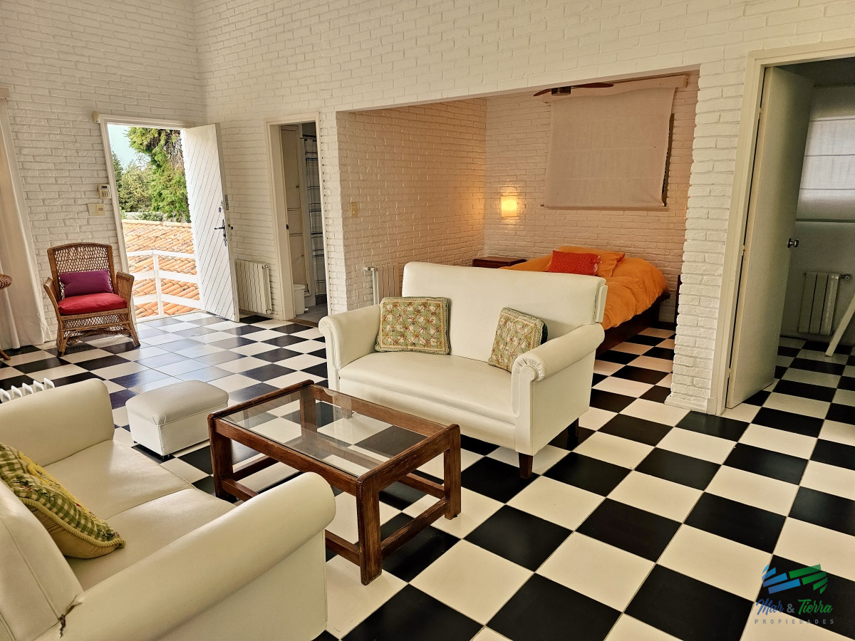 Casa ID.4287 - En venta casa 6 dormitorios con gran terreno y piscina, en la brava, Punta del Este