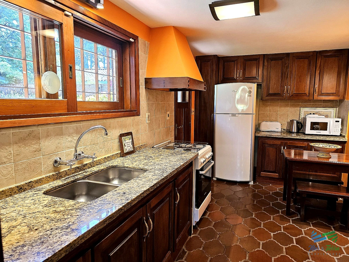 Casa ID.1809 - En venta casa de 3 dormitorios con piscina en excelente estado