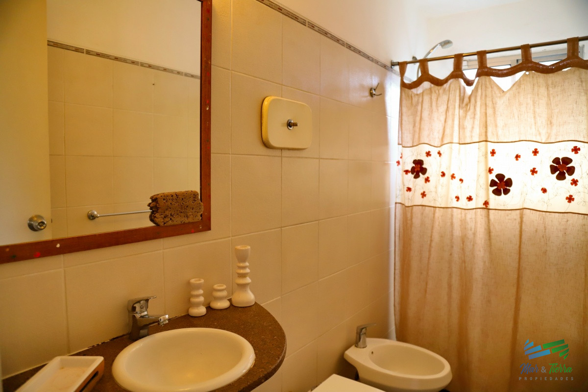 Casa ID.1741 - Vendo casa 4 dormitorios, con piscina en Pinares, Punta del Este