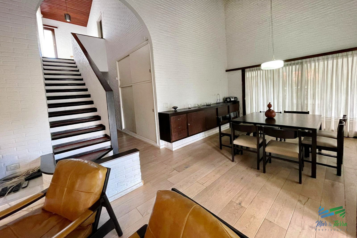 Casa ID.1686 - Vendo casa de 4 dormitorios a dos cuadras del mar, playa mansa, Punta del Este