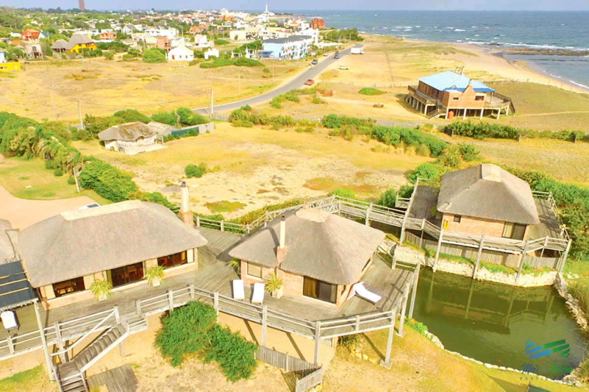 Casa ID.5210 - Atto BAJO DE PRECIO ! Espectacular Residencia sobre el mar, dominando el atardecer en 1 hectárea de terreno en primera línea