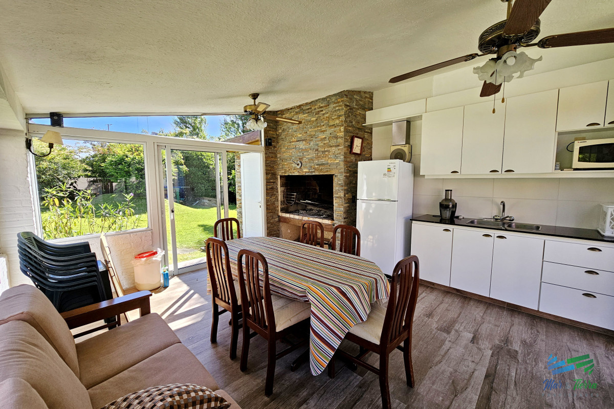 Casa ID.4922 - Casa en alquiler de temporada 2026, 4 dormitorios, con piscina climatizada, barbacoa, Punta del este!