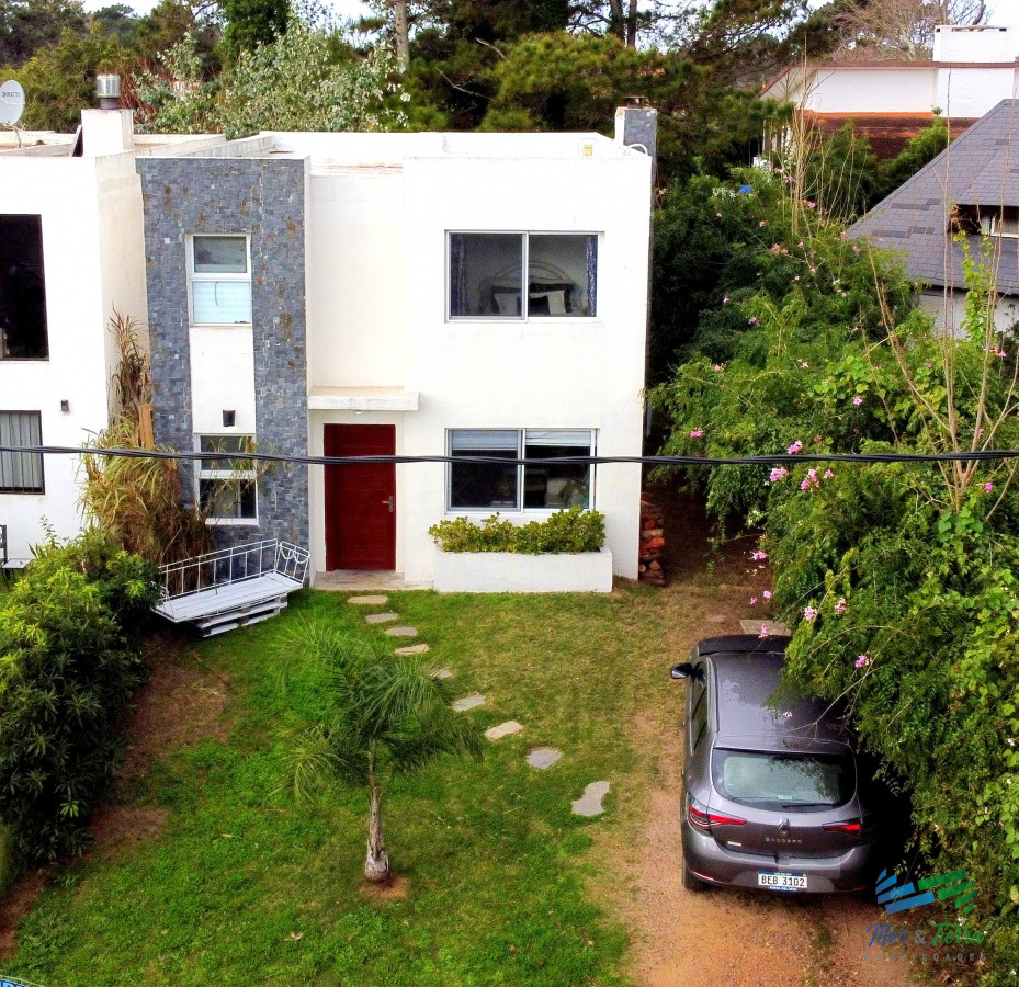Casa ID.4372 - Venta de casa en Barrio Pinares a 250mts de la playa Mansa - Punta del Este