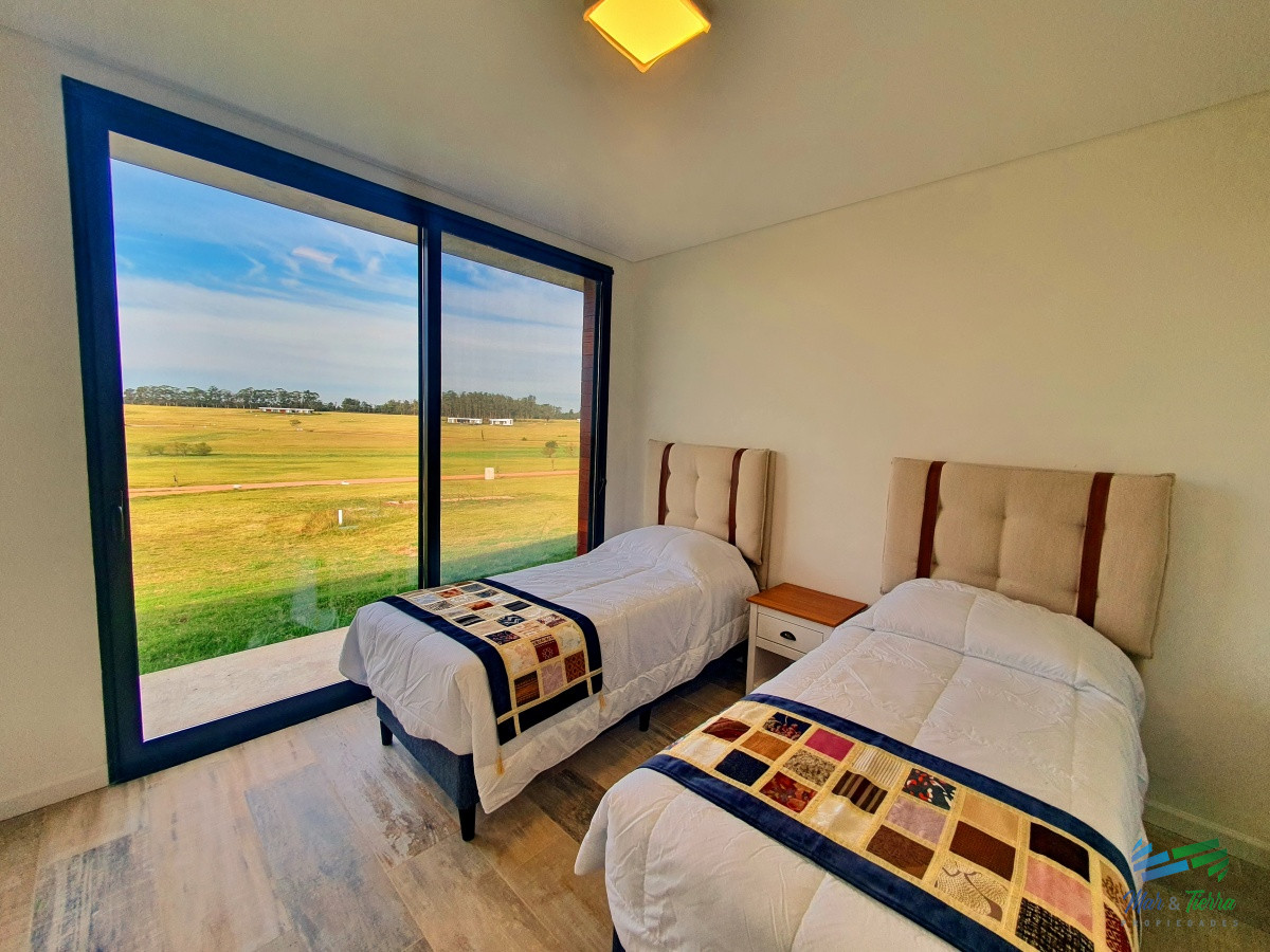 Casa ID.4341 - Vendo casa a estrenar, 3 dormitorios en suite, piscina, en barrio privado Laguna de los Cisnes, Laguna del Sauce, Punta del Este
