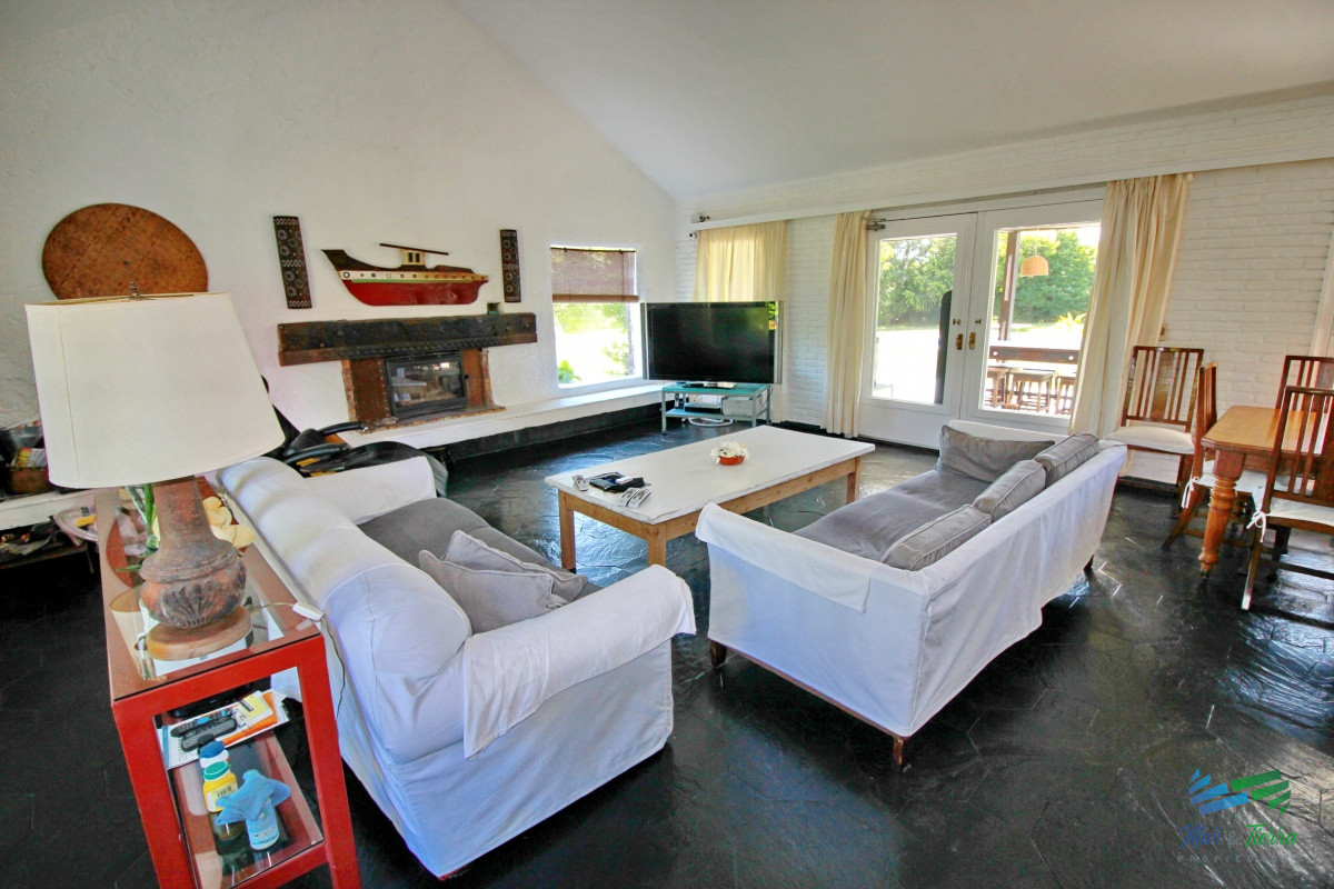 Casa ID.1656 -  En alquiler!!  Hermosa casa en alquiler zona Pinares, cuenta con piscina y gran jardin.