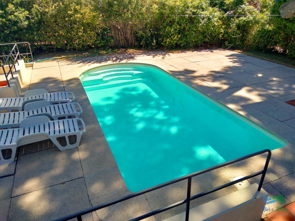 Casa ID.1685 - Vendo casa de 5 dormitorios con piscina climatizada en playa mansa, Punta del Este