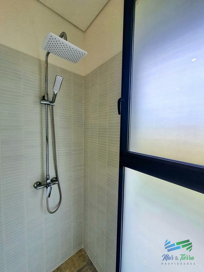 Casa ID.4341 - Vendo casa a estrenar, 3 dormitorios en suite, piscina, en barrio privado Laguna de los Cisnes, Laguna del Sauce, Punta del Este