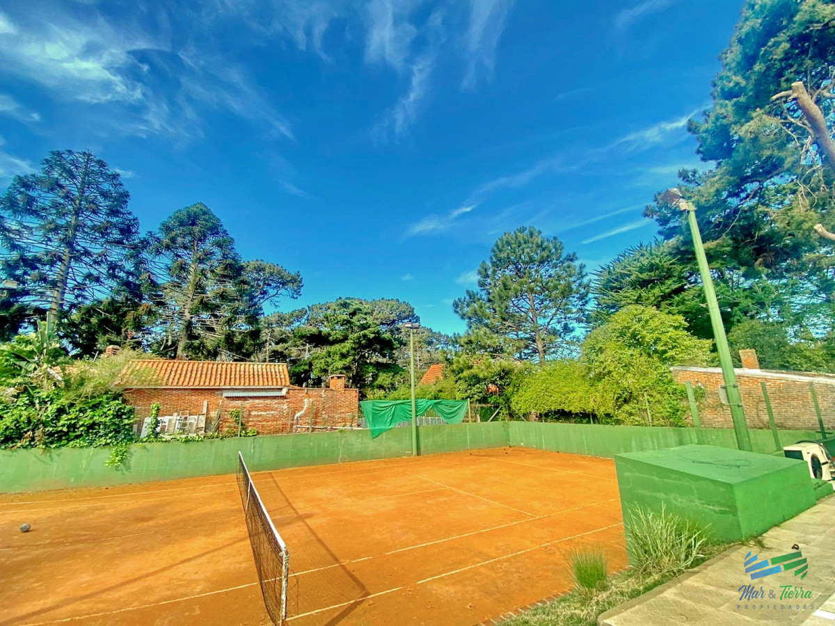 Casa ID.4453 - CASA TEMPORADA 2024, PISCINA CLIMATIZADA, CANCHA DE TENIS, CUATRO DORMITORIOS. PUNTA DEL ESTE, MANSA. 