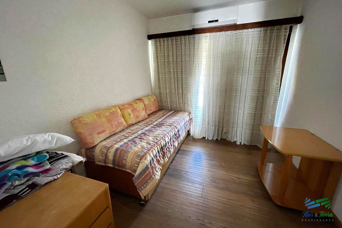 Casa ID.1686 - Vendo casa de 4 dormitorios a dos cuadras del mar, playa mansa, Punta del Este