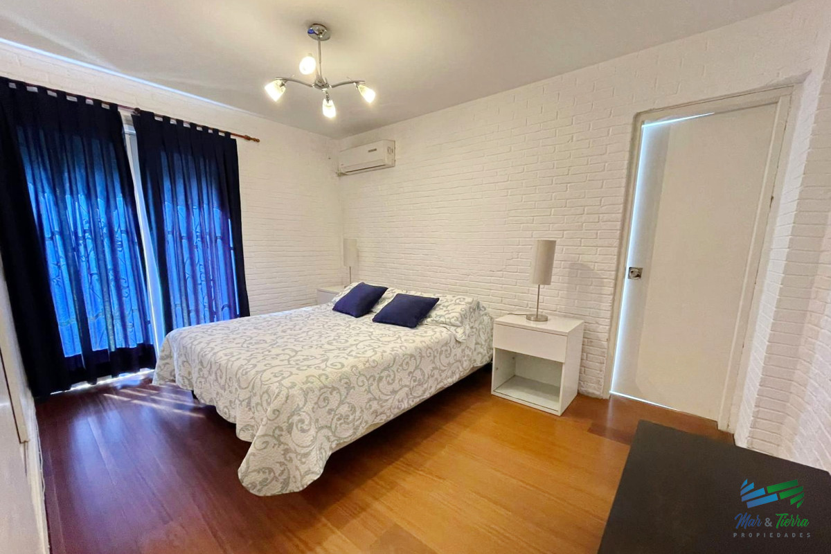 Casa ID.1686 - Vendo casa de 4 dormitorios a dos cuadras del mar, playa mansa, Punta del Este