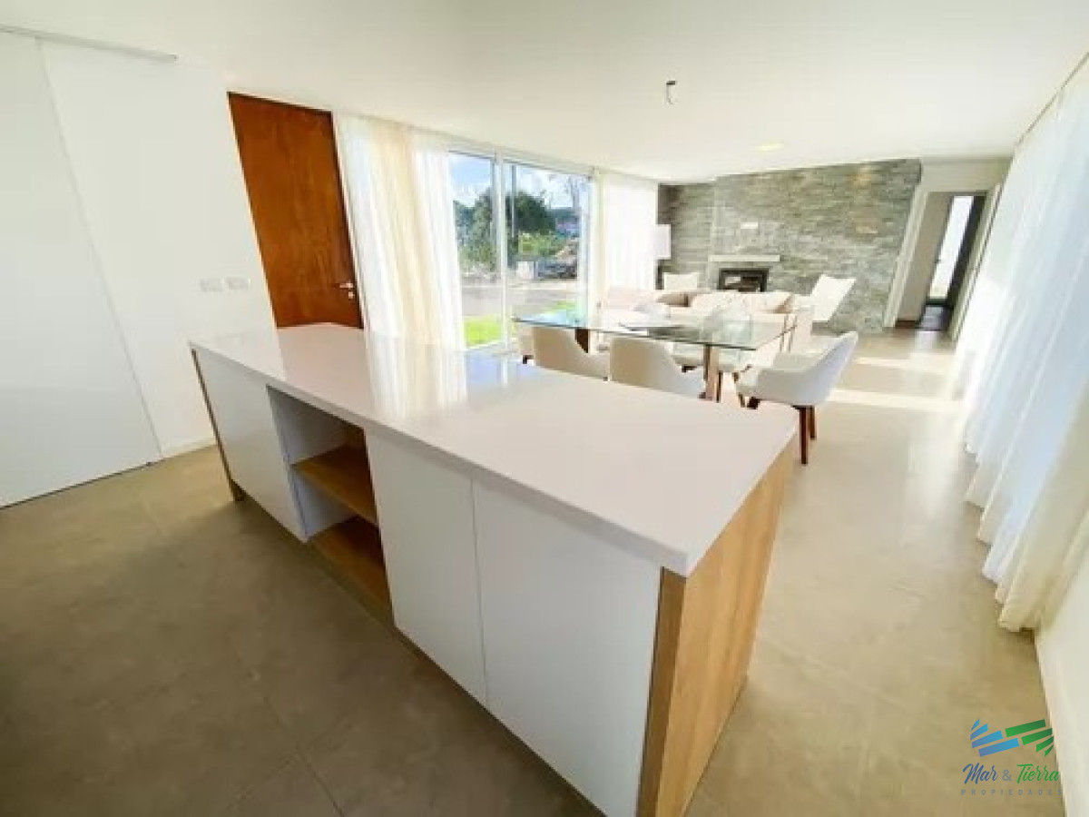 Casa ID.4329 - Casa a estrenar de 3 dormitorios 3 baños en Punta del Este, Jardines de Cordoba