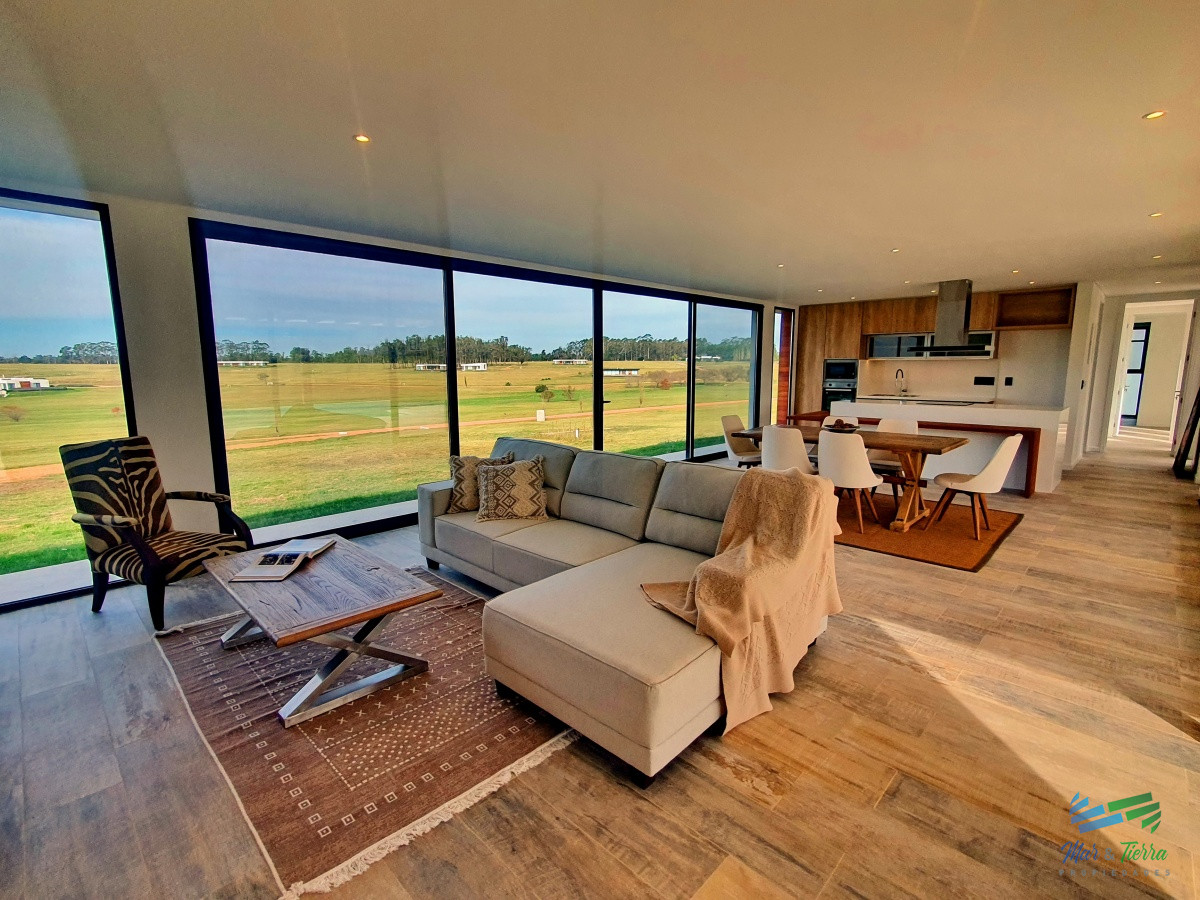 Casa ID.4341 - Vendo casa a estrenar, 3 dormitorios en suite, piscina, en barrio privado Laguna de los Cisnes, Laguna del Sauce, Punta del Este