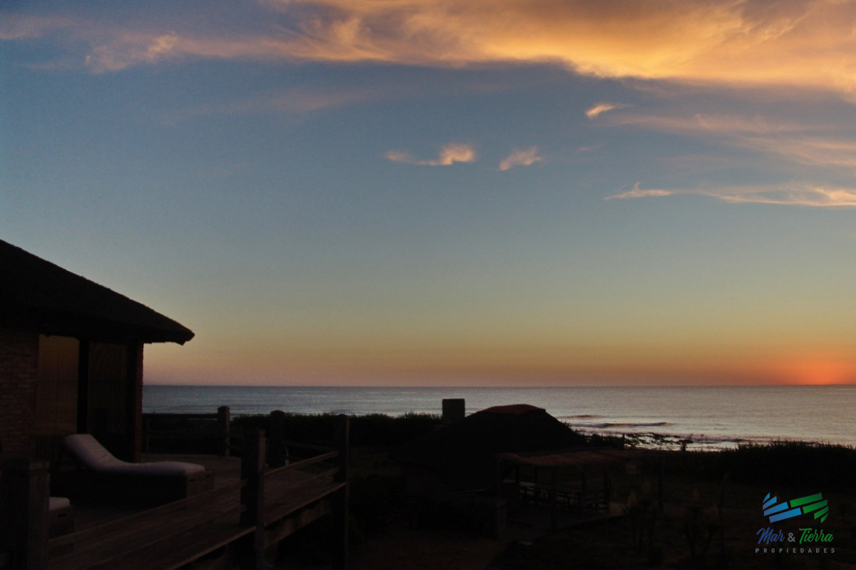 Casa ID.5210 - Espectacular Residencia sobre el mar, dominando el atardecer en 1 hectárea de terreno en primera línea