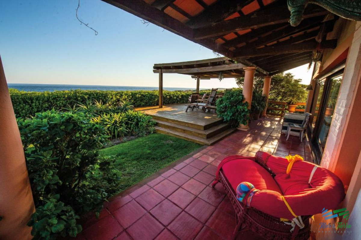 Casa ID.3975 - Venta de casa de 6 dormitorios en Playa Mansa Punta del Este Piedras del Chileno Punta Ballena 